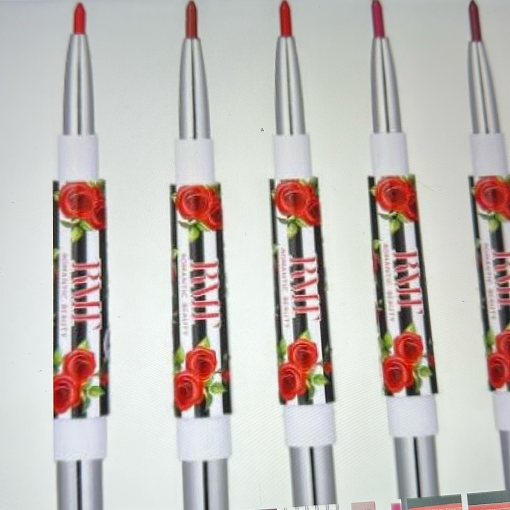 ❌SOLD OUT ❌🔥2-in-1lip duo Romantic Beauty 🔥 - Picture 2 of 11